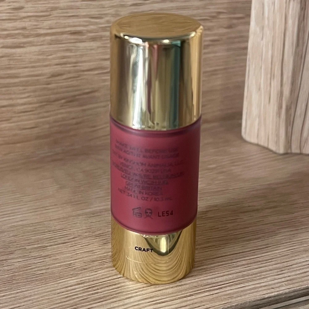 Hourglass blush berry seen